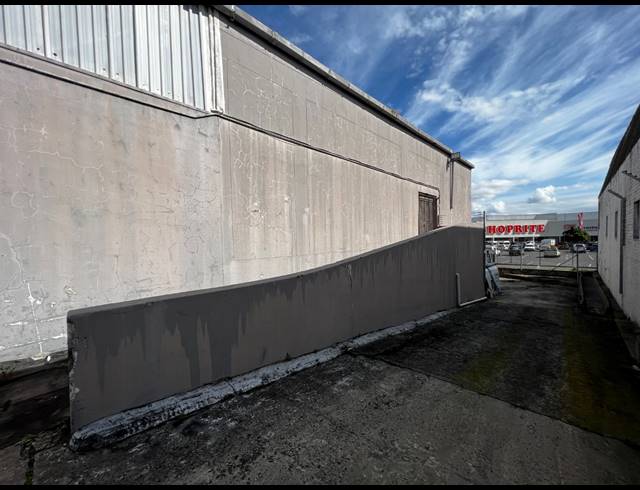 3,845M² WAREHOUSE FOR SALE IN PAROW EAST